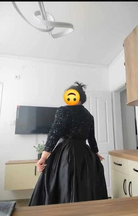 Официална рокля  дълга и бляскава