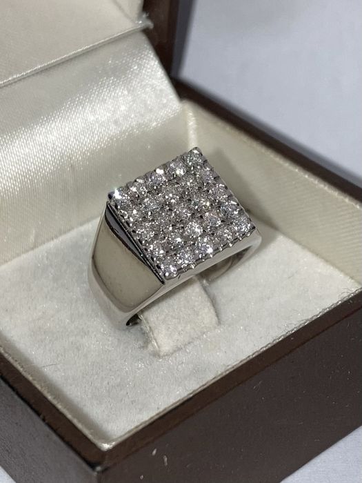 Inel aur alb 18kt.cu diamante 0.60ct