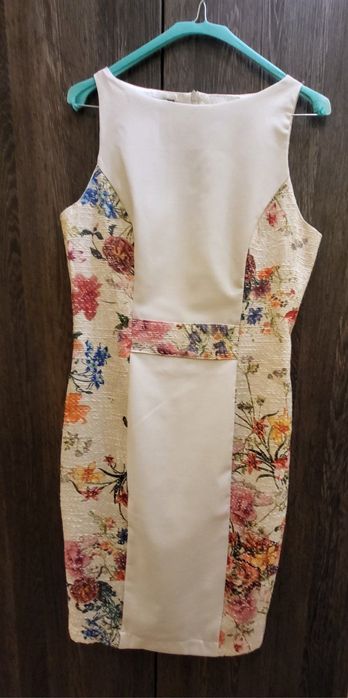 Комлект от две части - рокля и сако с флорални мотиви