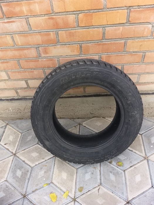 Продам зимнюю резину 225/65 R17.