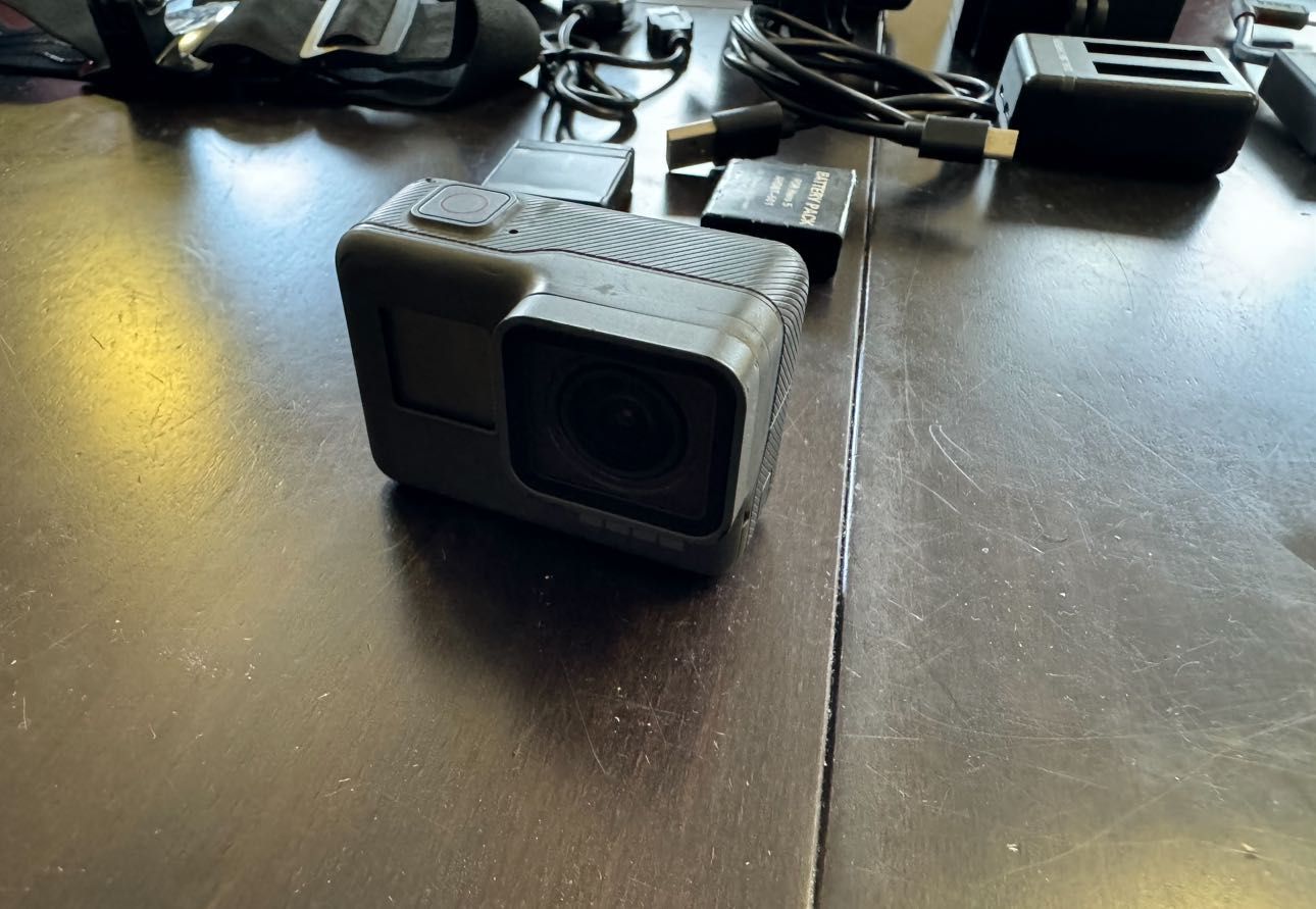 Екшън камера GoPro Hero 5 Black + mic adapter + аксесоари