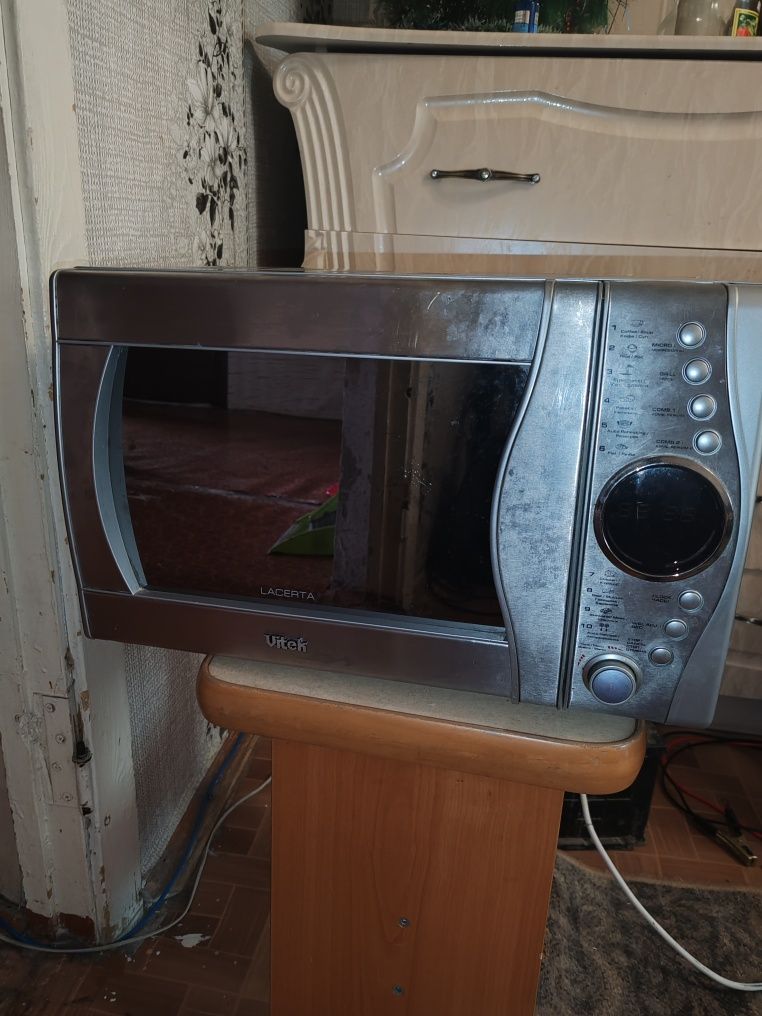Продам микроволновую печь Vitek