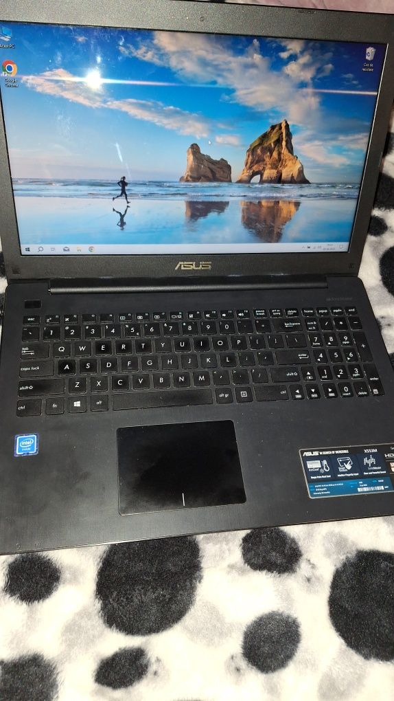 Vând laptop Asus X553M