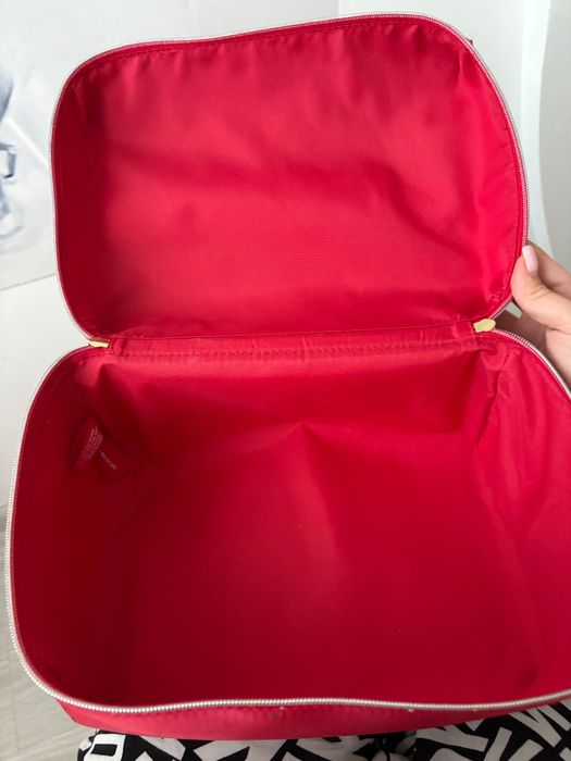 Козметичен калъф на Esthee Lauder