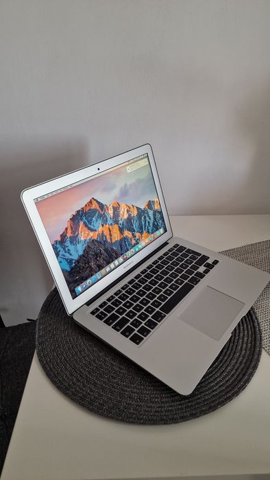 Laptop Mackbook Air i5