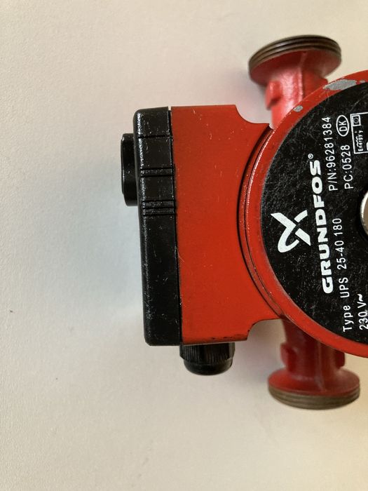 Циркулационна помпа GRUNDFOS UPS 25-40 180