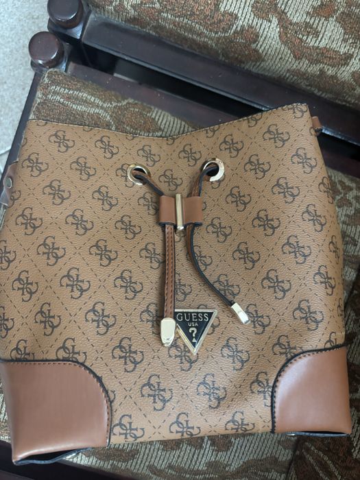 Чанта на guess.