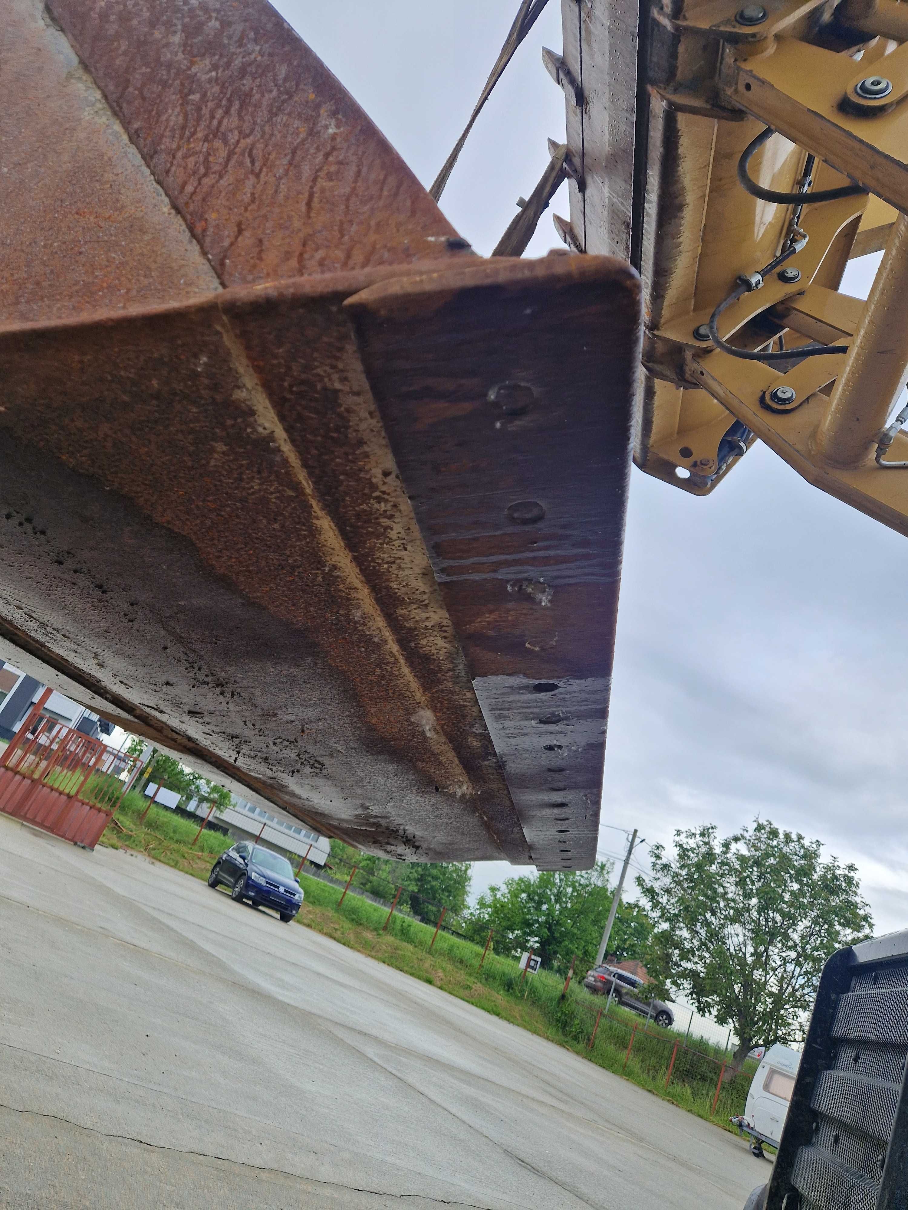 Cupa taluz inclinabila hidraulic excavator