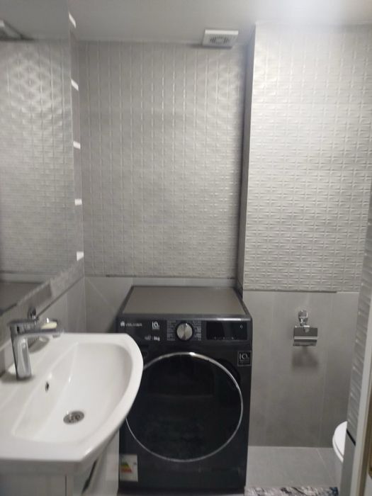 3 xonali kvartira sotiladi