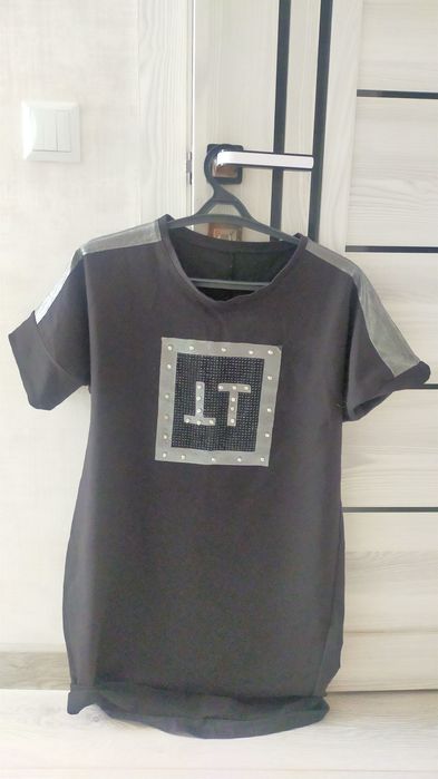 Вещи женские платья новые. Кофточки надевали пару раз. Размер 44-46