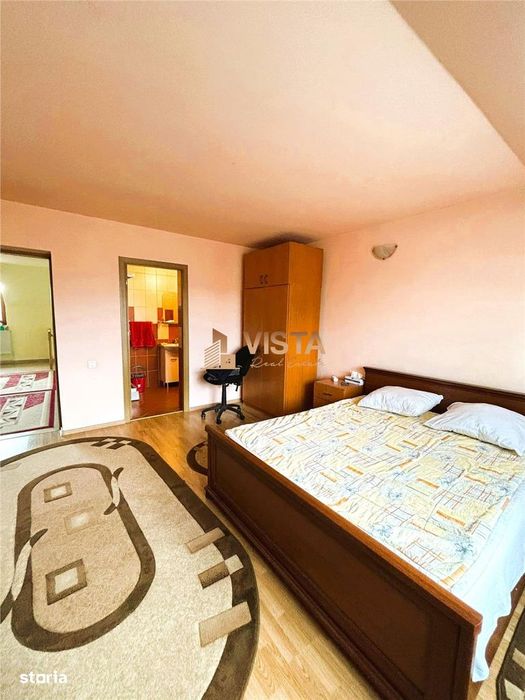 Casa Individuala caramida, fundatie inalta, planseu beton, Garaj, tere