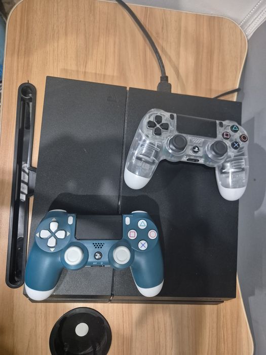 Продам Playstation 4