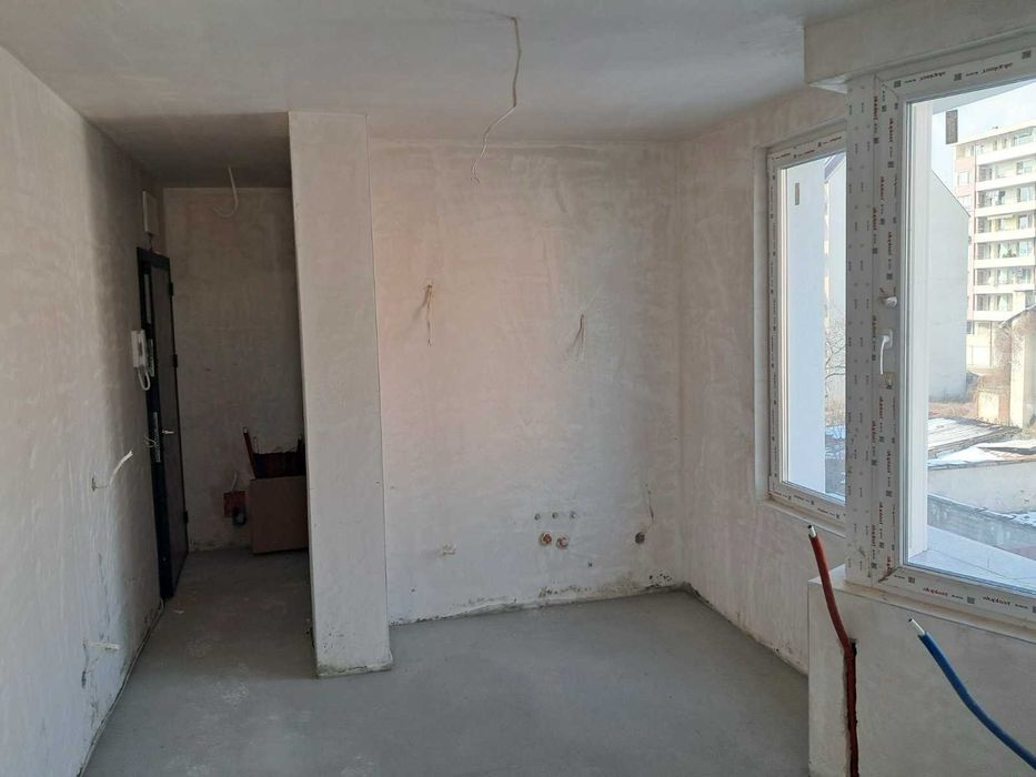 Просторен едностаен апартамент в квартал Красна поляна 3