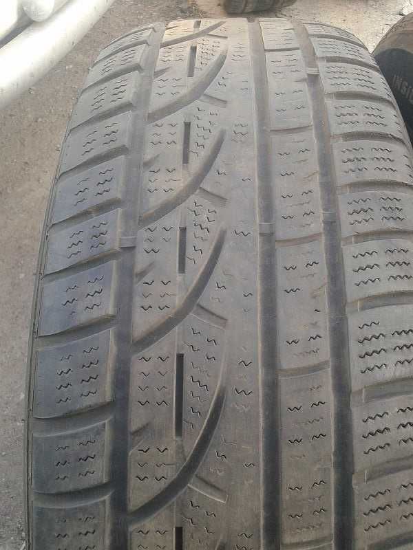 Шины 235/65 R17 - "Hankook Winter IСept EVO" (Венгрия), всесезонные.