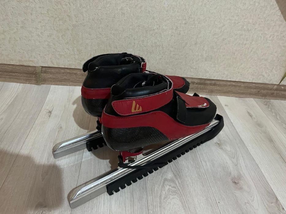 Продам конкобежные коньки(шорттрек)