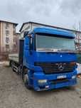 Vând sau dezmembrez camion Mercedes-Benz cu macara