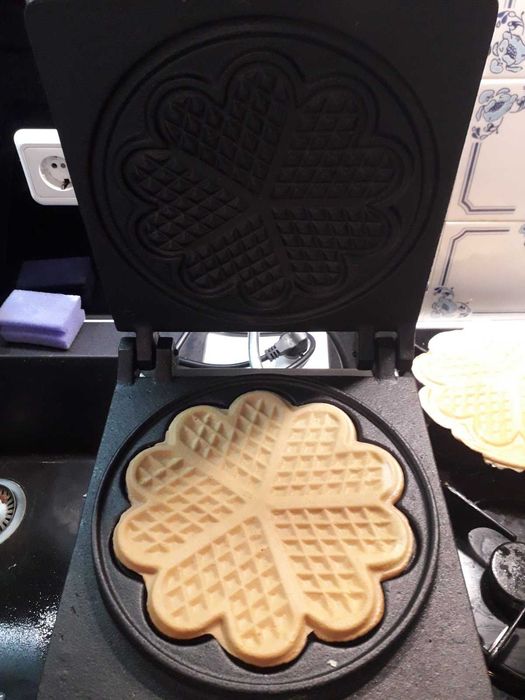 Професионален Елект.Гофретник Waffle Детелина Ф21 cm