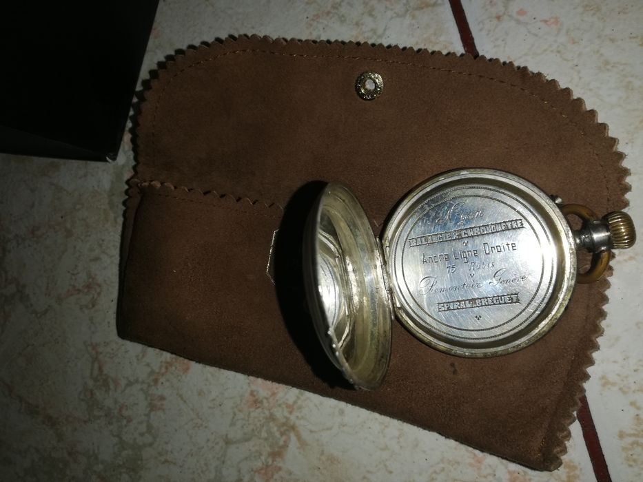 Vand ceas de mana marca DOXA.