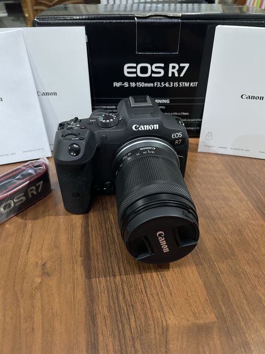 Canon R7 kit + canon rf 35mm 1.8 + dji rs 4 mini gimbal