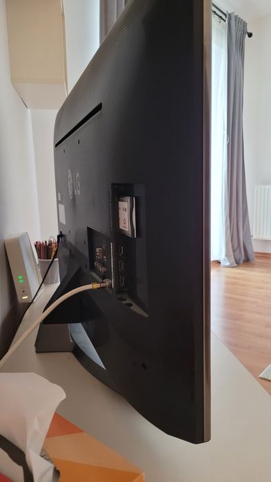 TV LG 43UH668V  – defect (display nefuncțional), restul ok