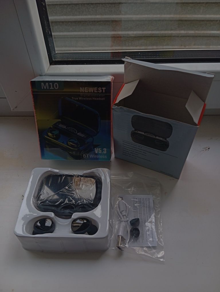 Продаются беспроводные наушники Newest M10