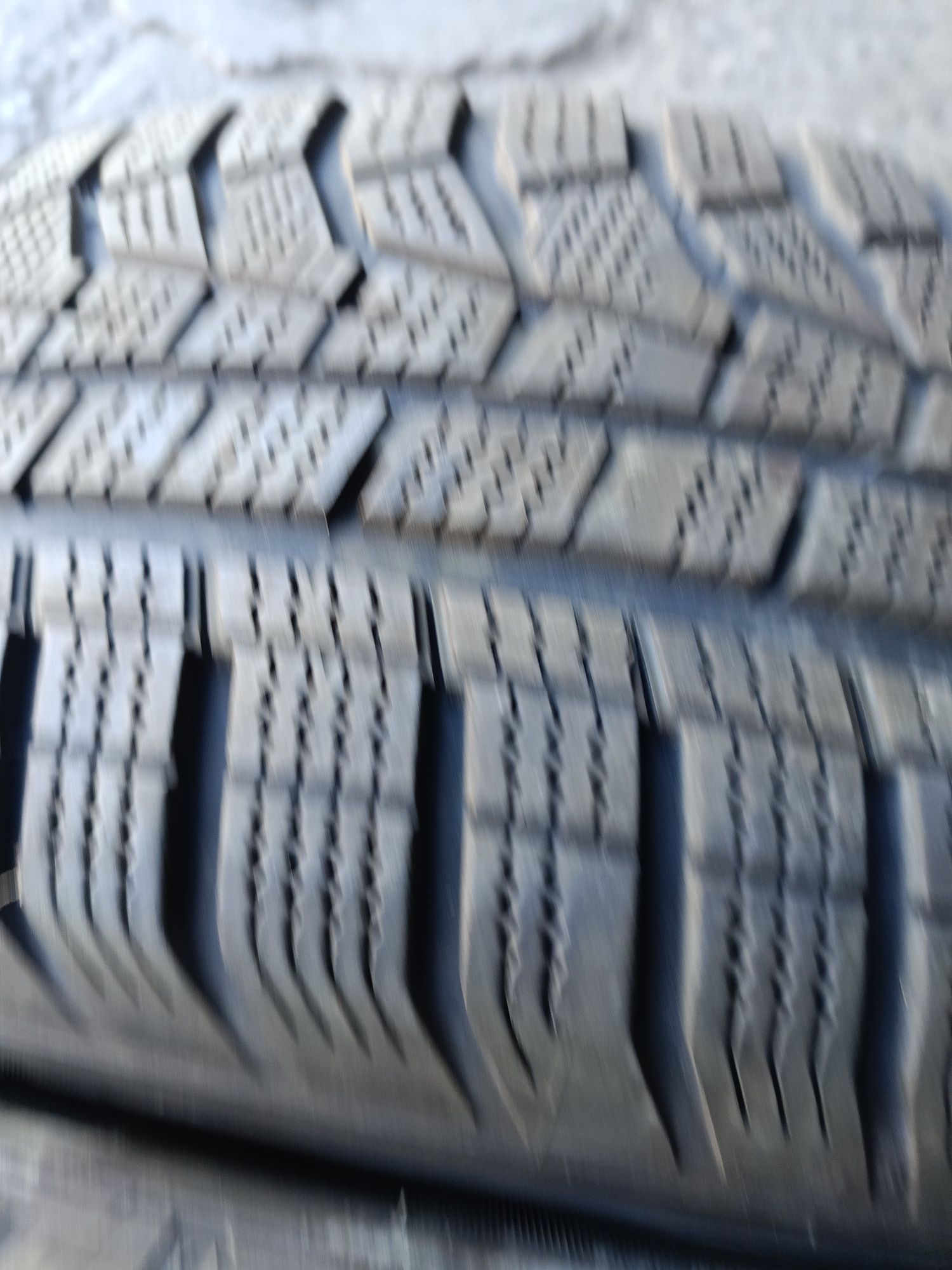 Зимни гуми -16цола -215/70-1бр.-60лв."HANKOOK"
