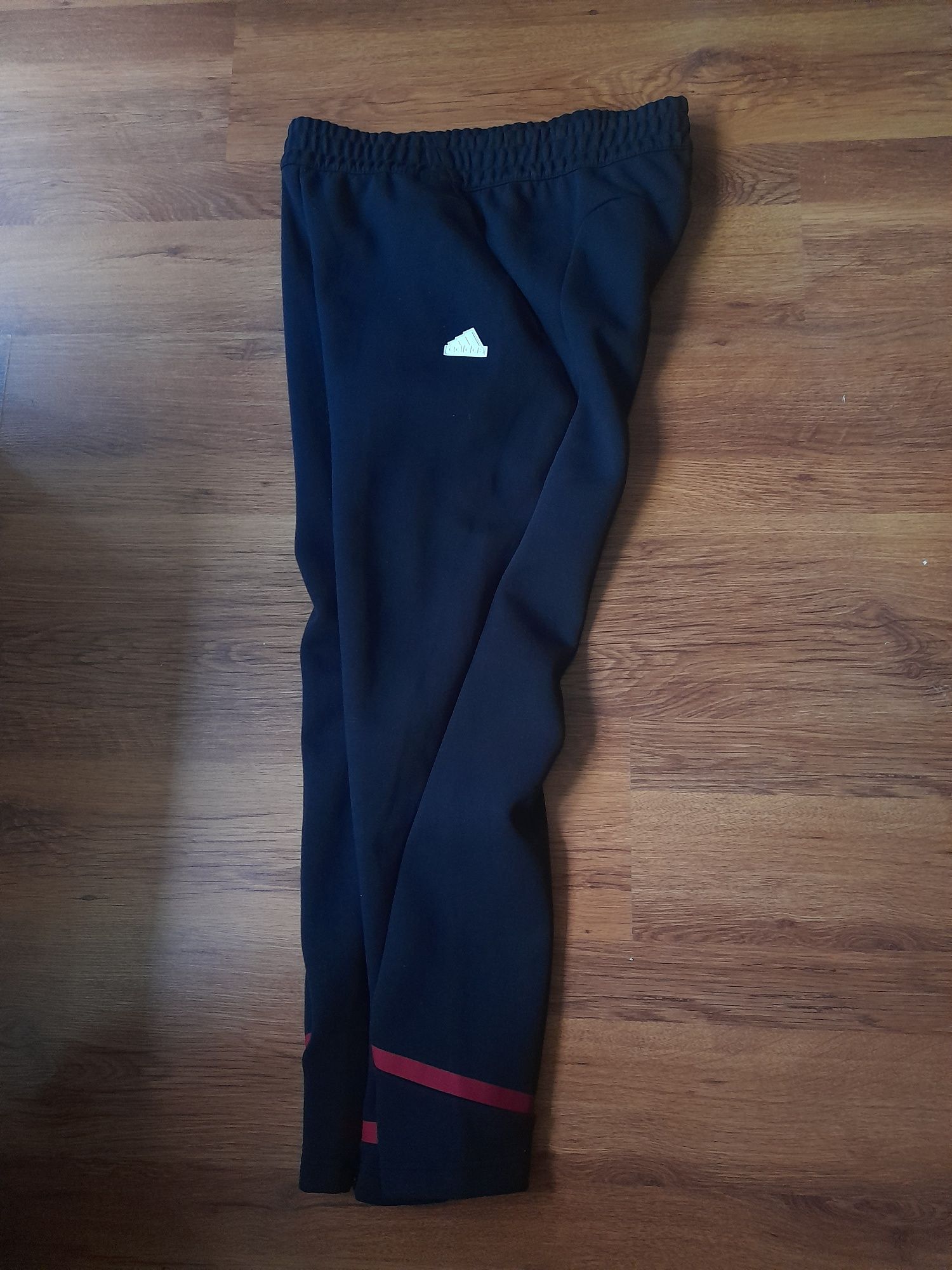 Adidas Manchester united мъжко долнище L размер.