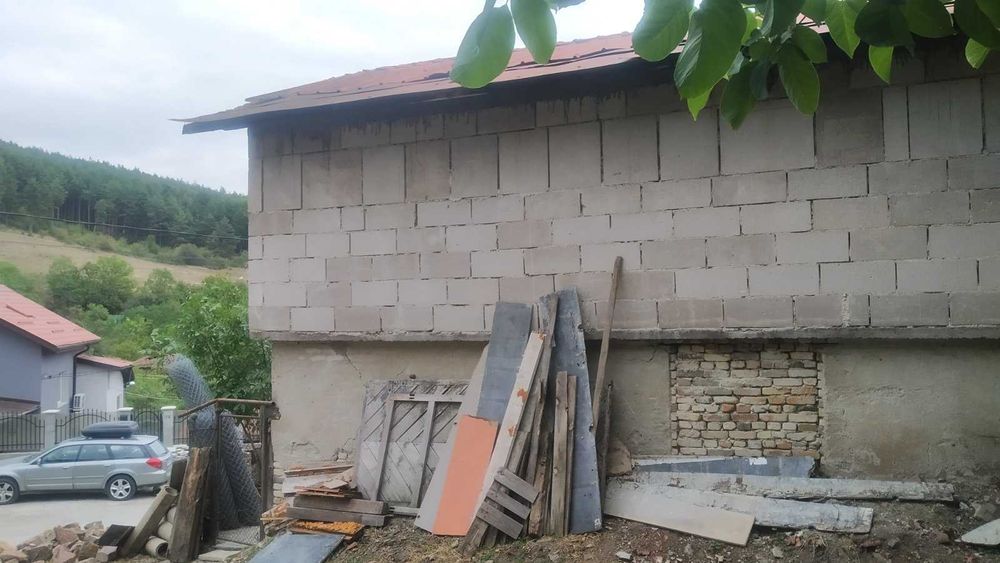 Продавам къща в с.Желява гр.София