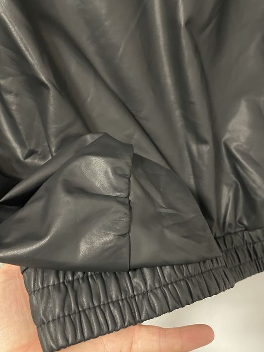 Много меко,тънко,кожено якенце.