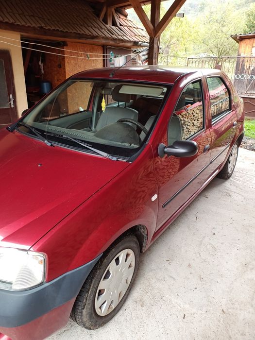 Vând Dacia Logan