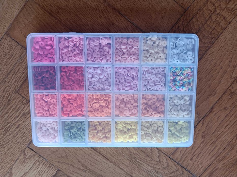 Мъниста за правене на гривни, гердани и други.