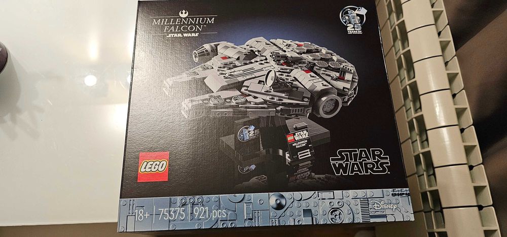 LEGO Star Wars Millennium Falcon 75375 - ново и запечатано