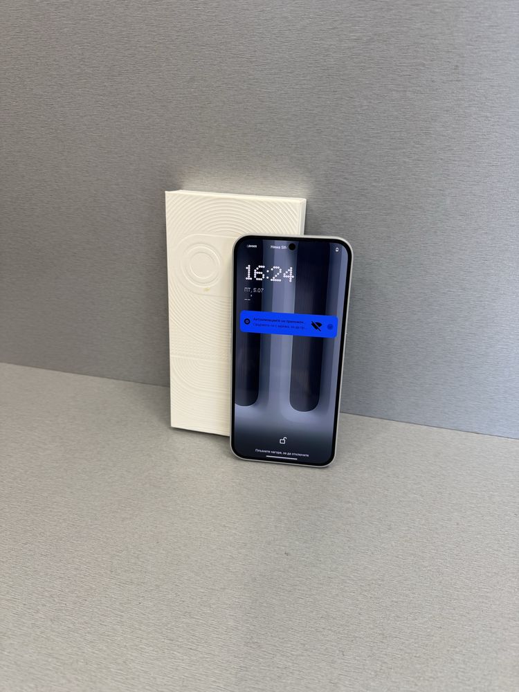 Продавам перфектен Nothing Phone 2a PLUS