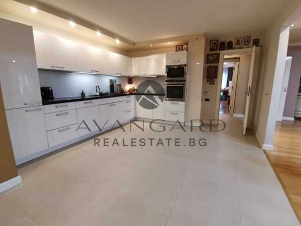 Продава се Четиристаен апартамент в Пловдив, Кършияка - 315 кв.м за 2000 €/кв.м - Снимка #5
