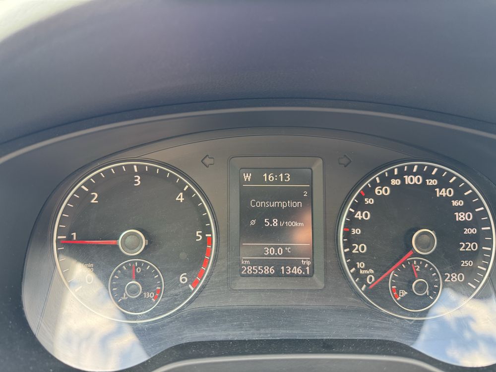 Vând VW Jetta Mk6 – 2.0 TDI 140 CP