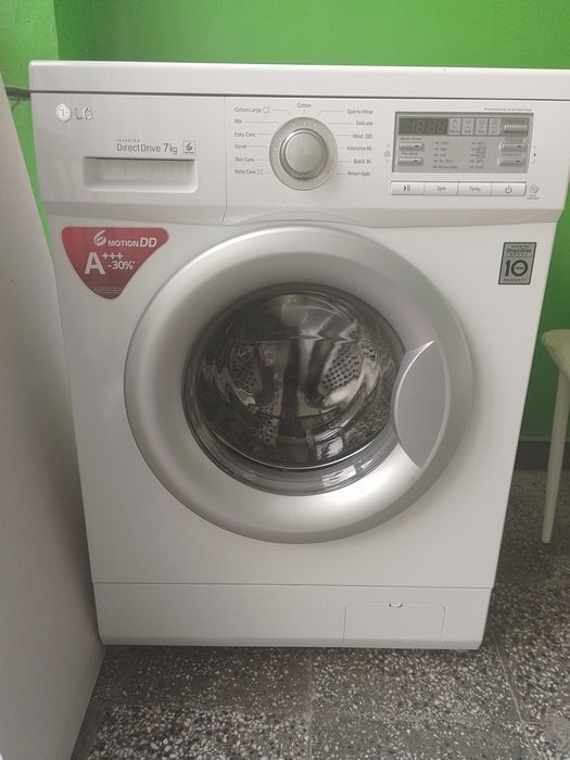 Продавам пералня LG