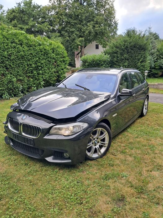 Dezmembrez Bmw F10 / F10 528i 258Cp Culoare B90