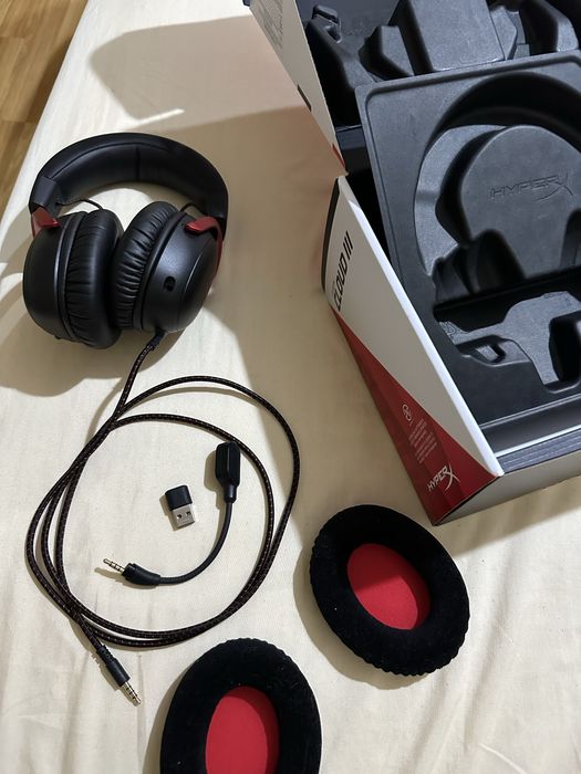 Vand casti HyperX Cloud 2 si tastatura SteelSeries.