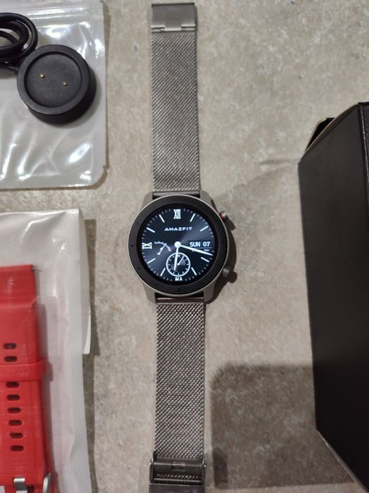 Vând Amazfit GTR, 42mm, cutie full, accesorii extra.
