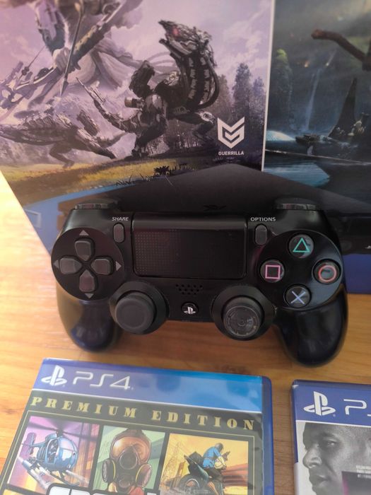 PS4 Slim 1 TB с два джойстика