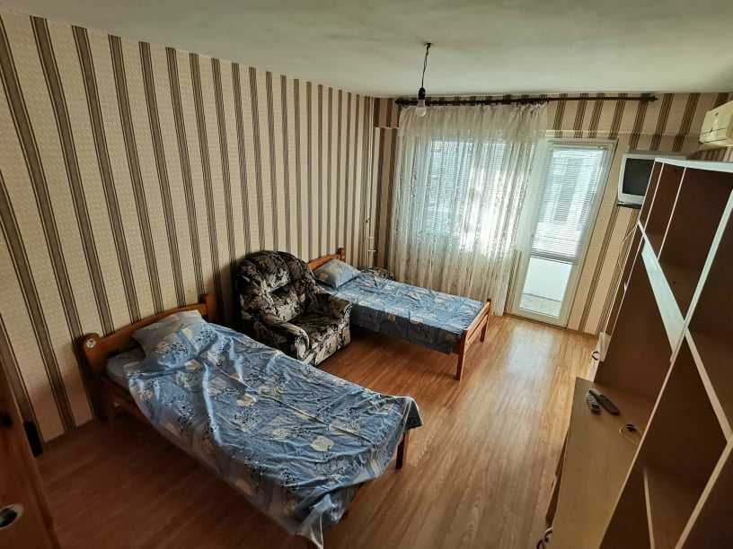 Дава се под наем Тристаен апартамент в Бургас, Изгрев - 85 кв.м за 500 € - Снимка #16