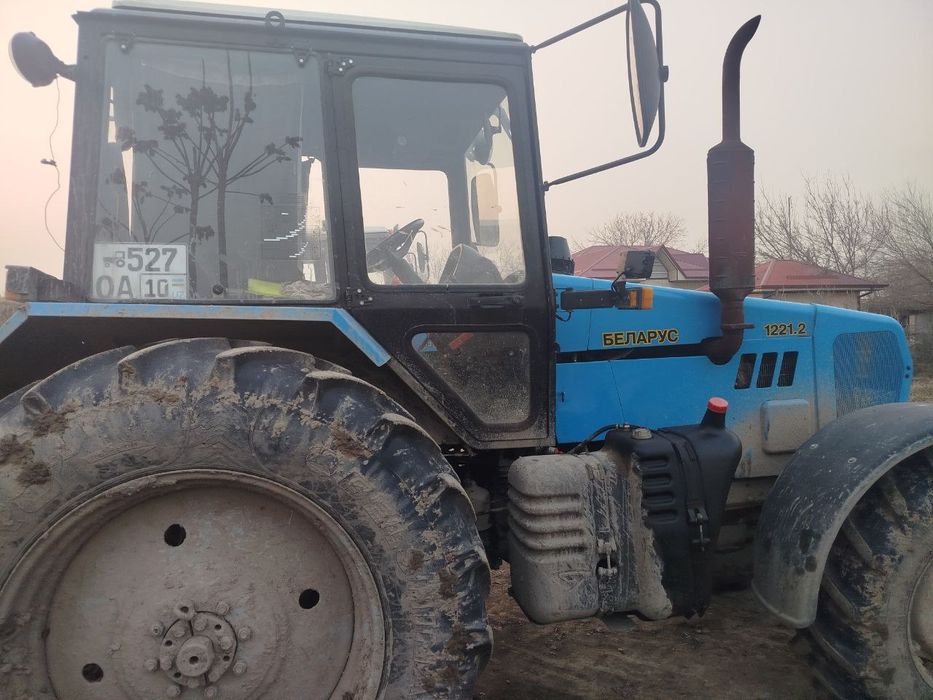 Трактор сотилади