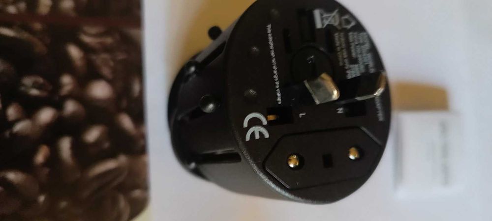 4-в-1 универсално зарядно за пътуване 110-220V с USB порт