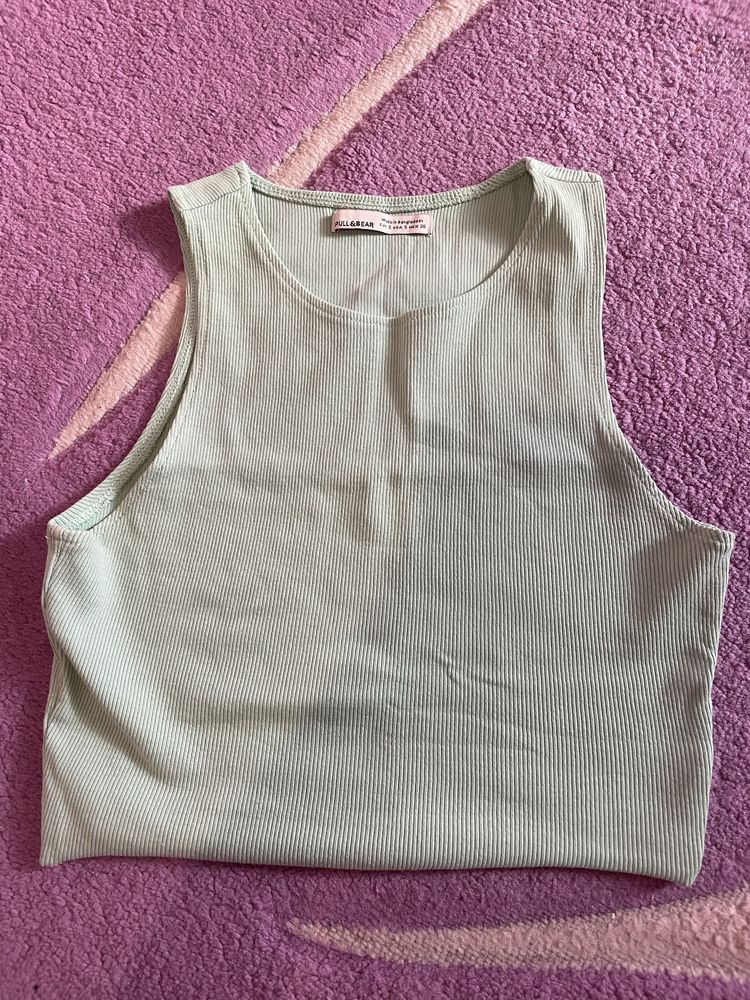 Потници от Pull and Bear и Shein