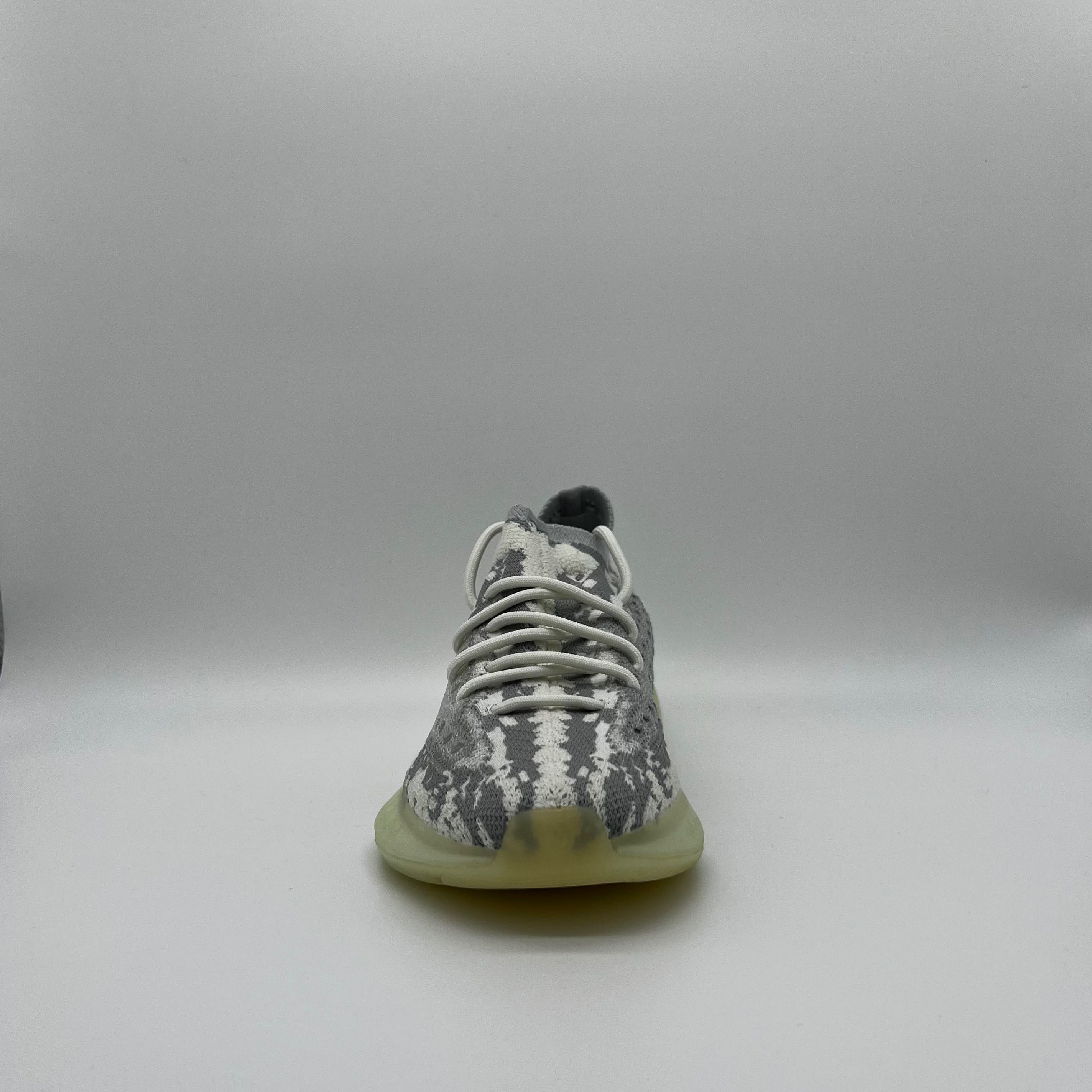 Yeezy 380 Alien  Marimea (Size) 44  100% Authentic