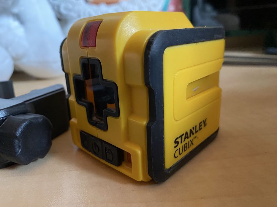Nivela laser marca Stanley