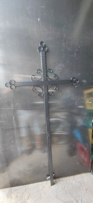 Cruce fier forjat