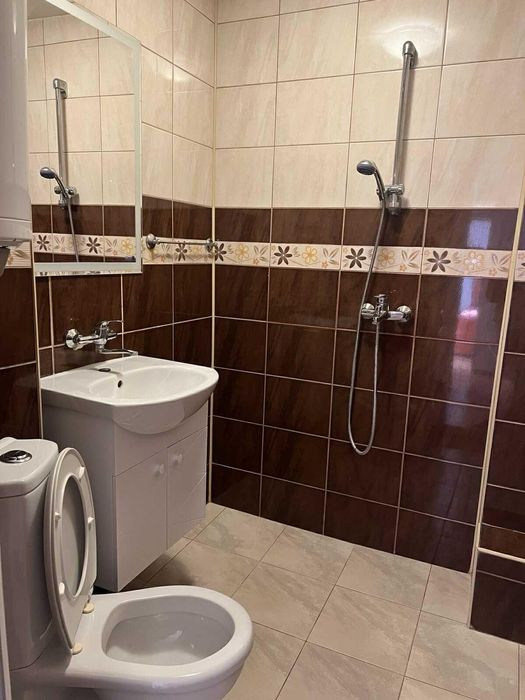 Дава се под наем Двустаен апартамент в Варна, Цветен квартал - 65 кв.м за 375 € - Снимка #3