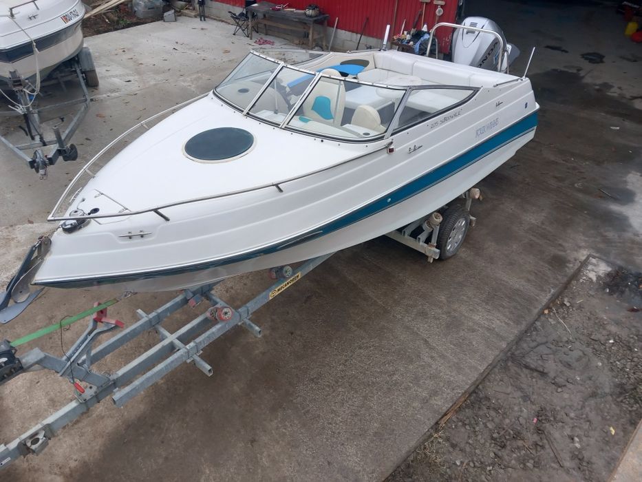 Barca cu cabina Four Winns 205 Sundowner cu motor Honda 175 cp 4 timpi