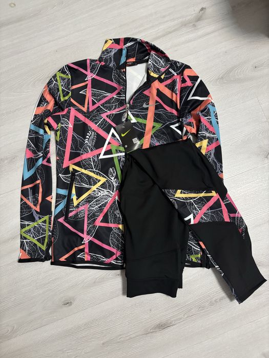 Дамски спортни екипи Nike